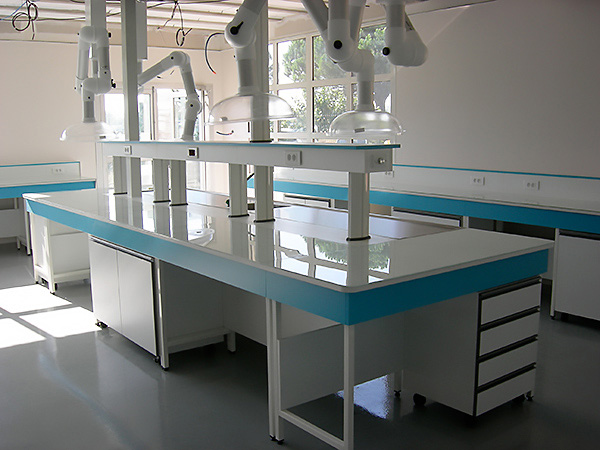 paillasse centrale de laboratoire iberis